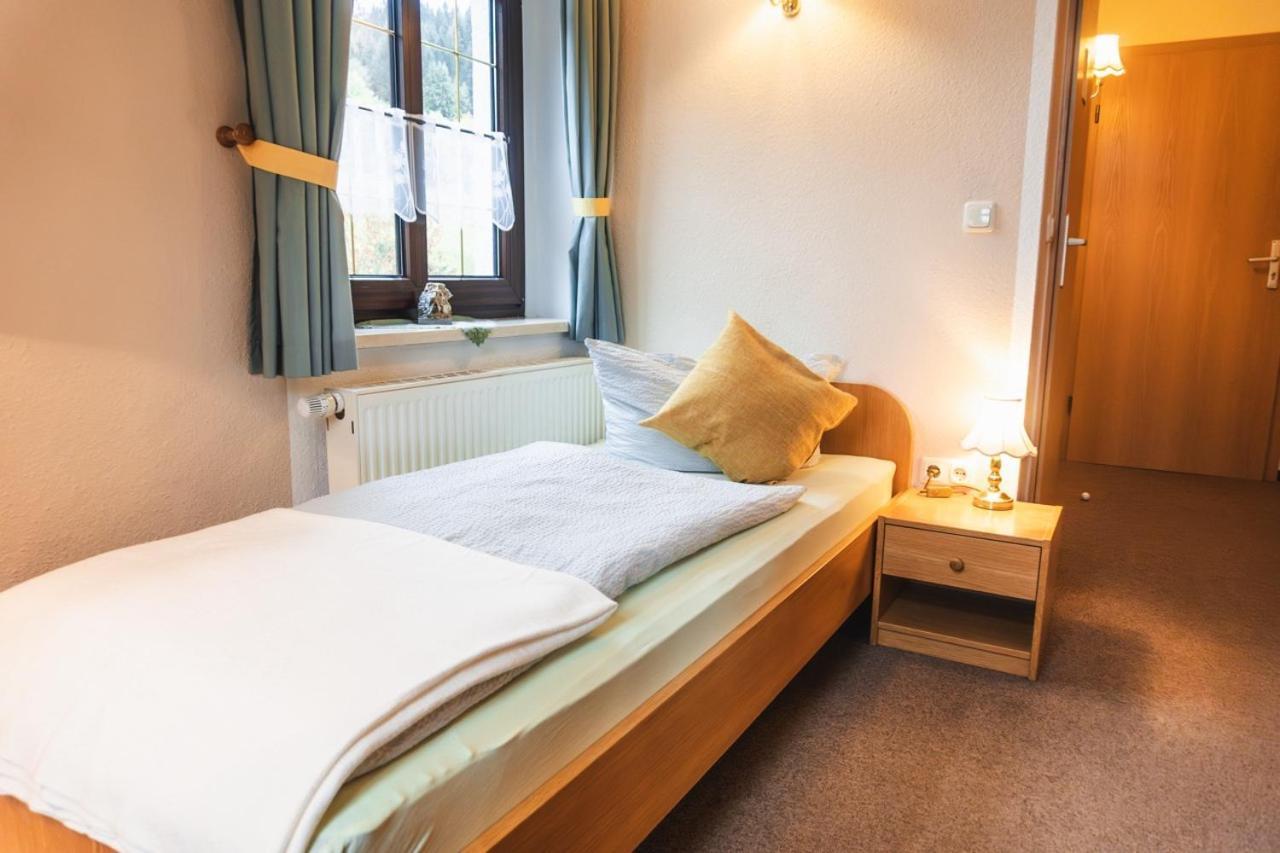 Gasthof und Pension Hammerschänke Wildenthal Zimmer foto